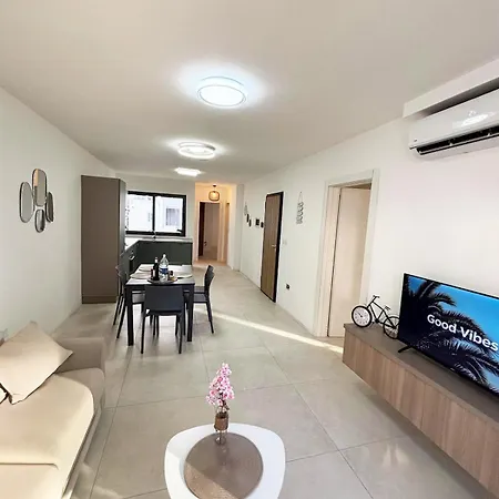 Paceville Glow 5 *