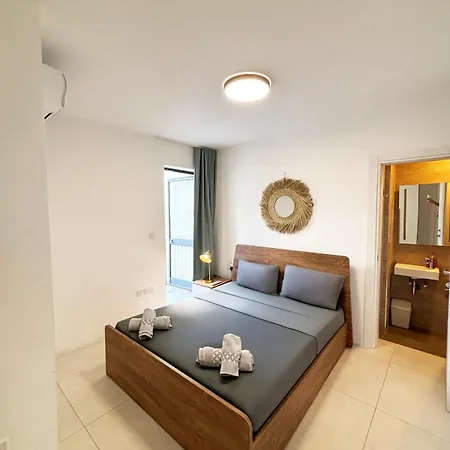 Paceville Glow 5 *
