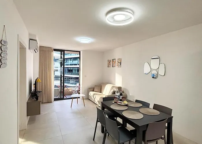 Paceville Glow One Daire