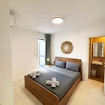 Paceville Glow 5 *