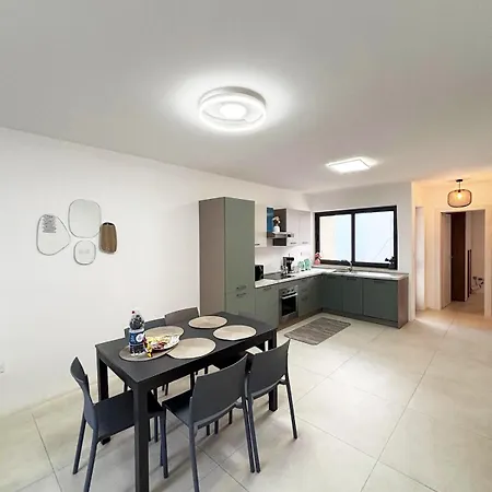 Paceville Glow 5 *