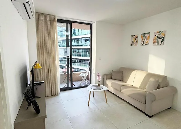 Paceville Glow One *