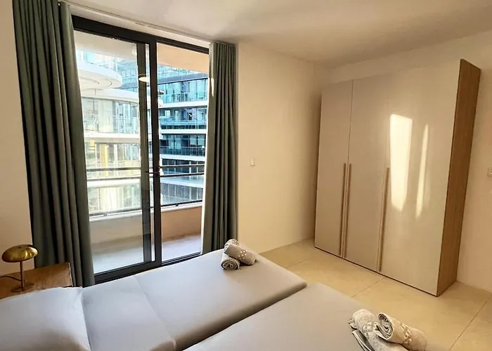 Paceville Glow 5 * St. Julian's